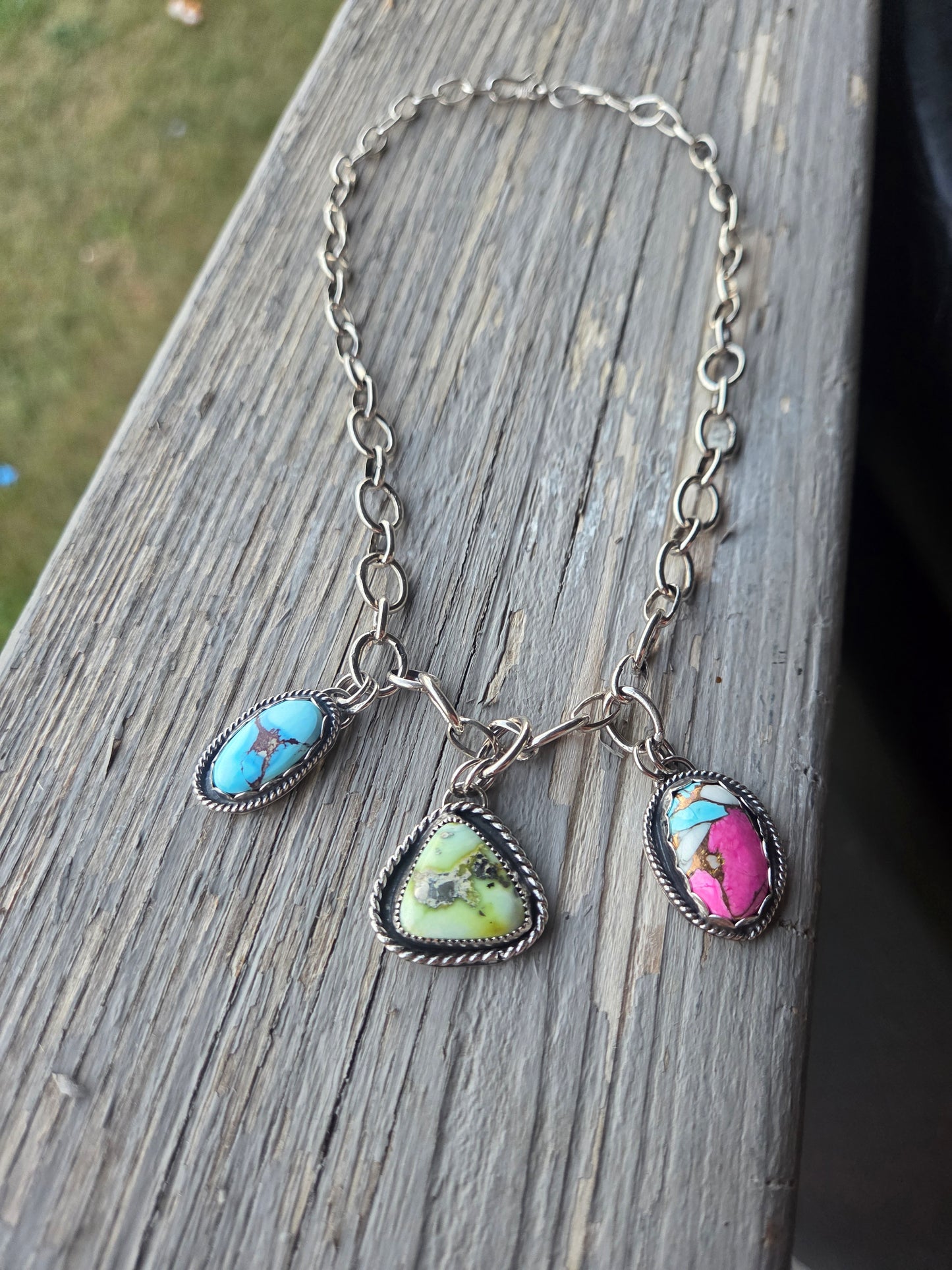 Choker Charm• Cotton Candy• Golden Hill• Palomino 16 inches