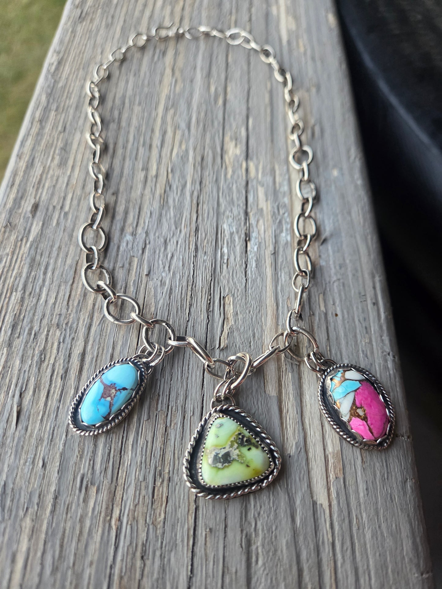 Choker Charm• Cotton Candy• Golden Hill• Palomino 16 inches