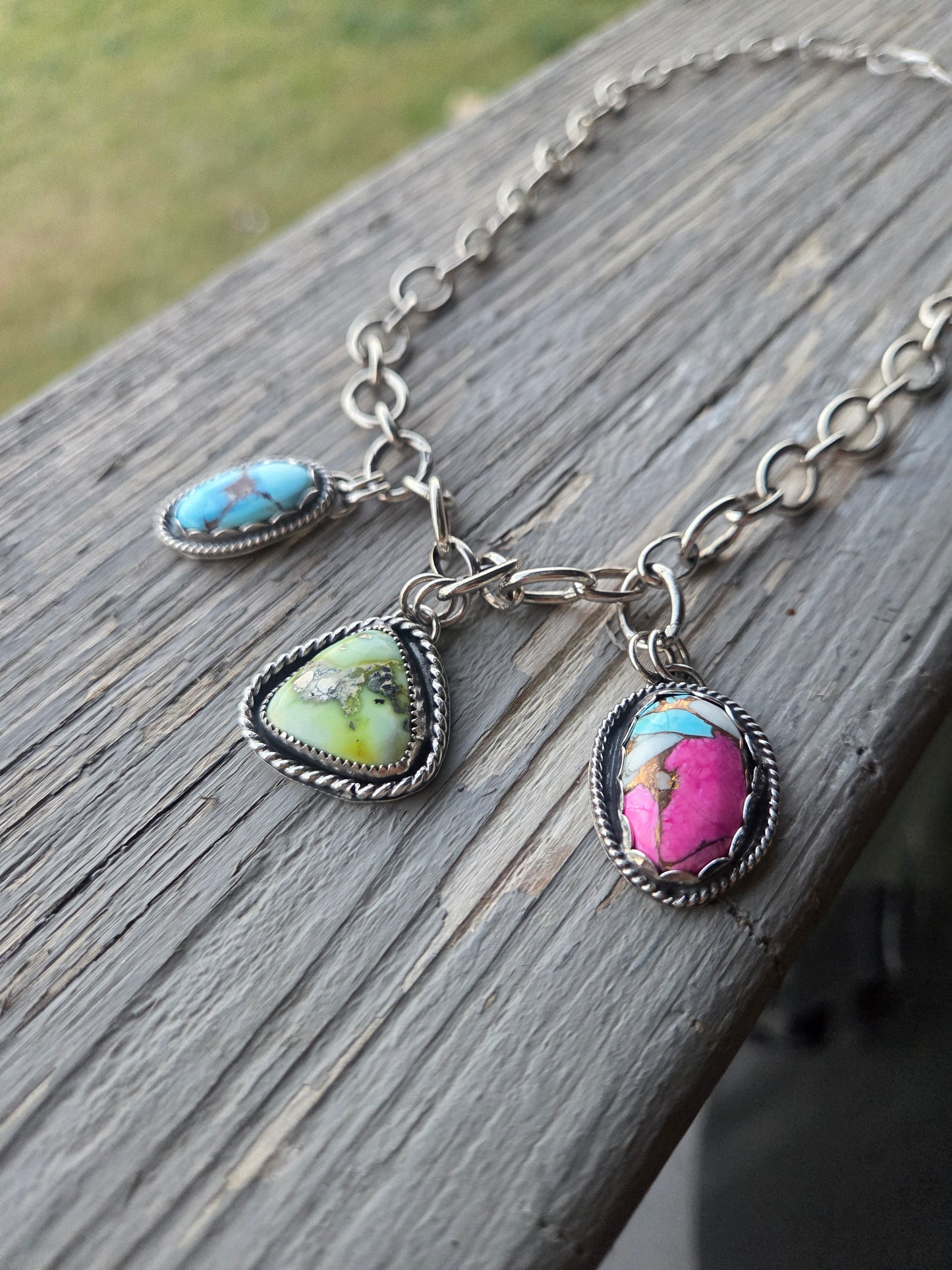 Choker Charm• Cotton Candy• Golden Hill• Palomino 16 inches