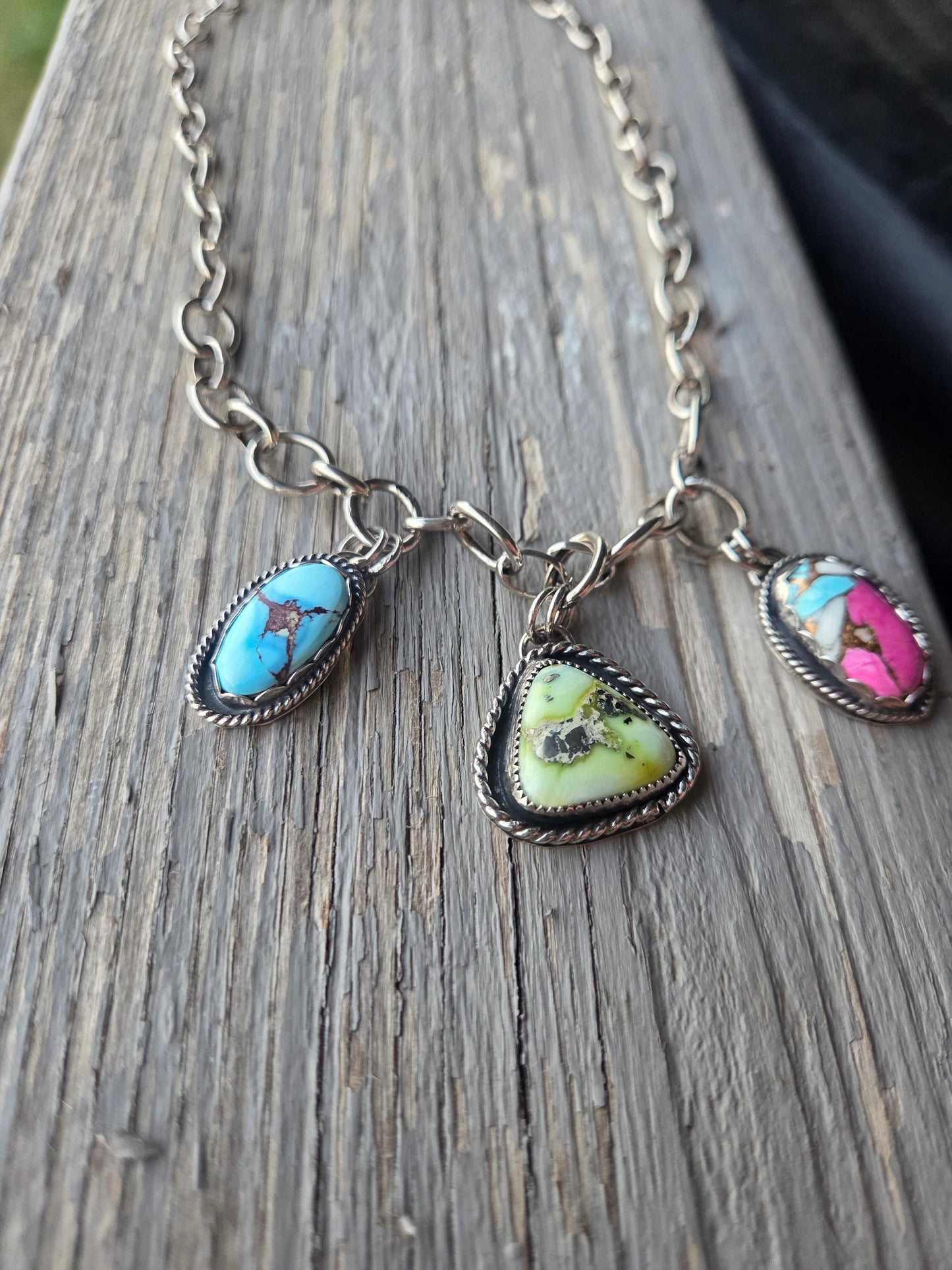 Choker Charm• Cotton Candy• Golden Hill• Palomino 16 inches