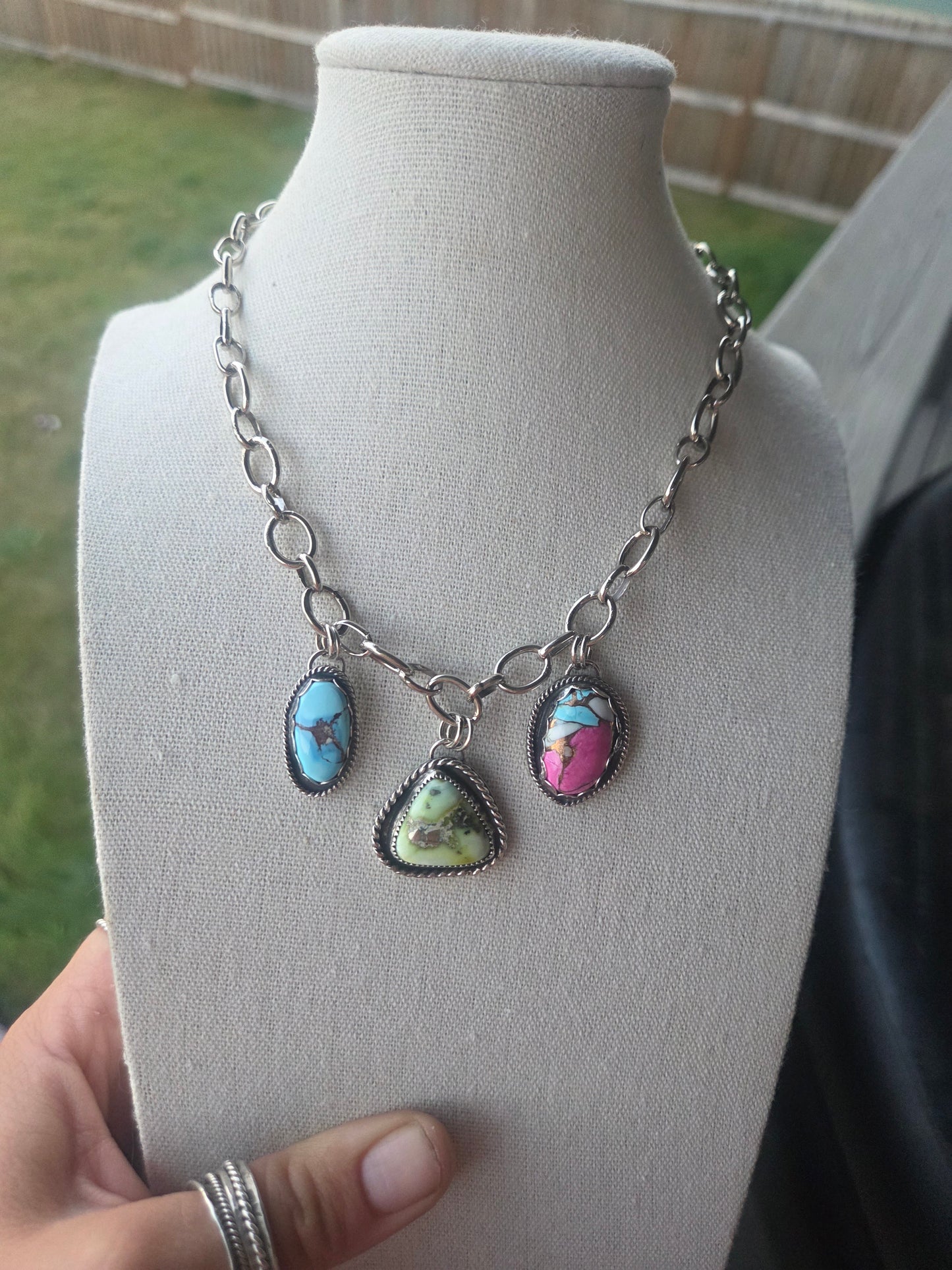 Choker Charm• Cotton Candy• Golden Hill• Palomino 16 inches