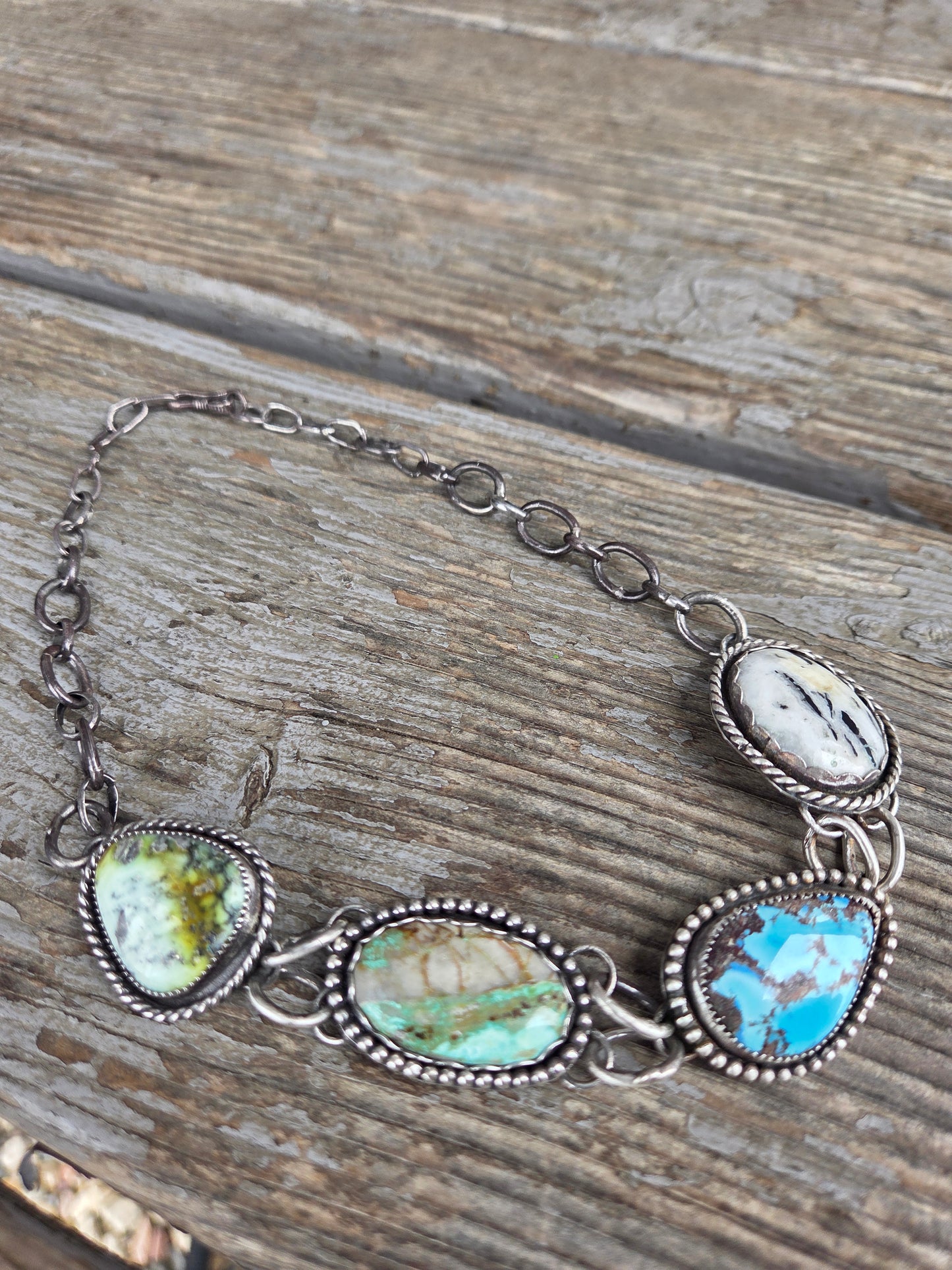 Choker• Golden Hills• Palomino • Boulder Turquoise• White Buffalo • Adjustable up to 15 inches. There is a small Crack in the bolder stone.
