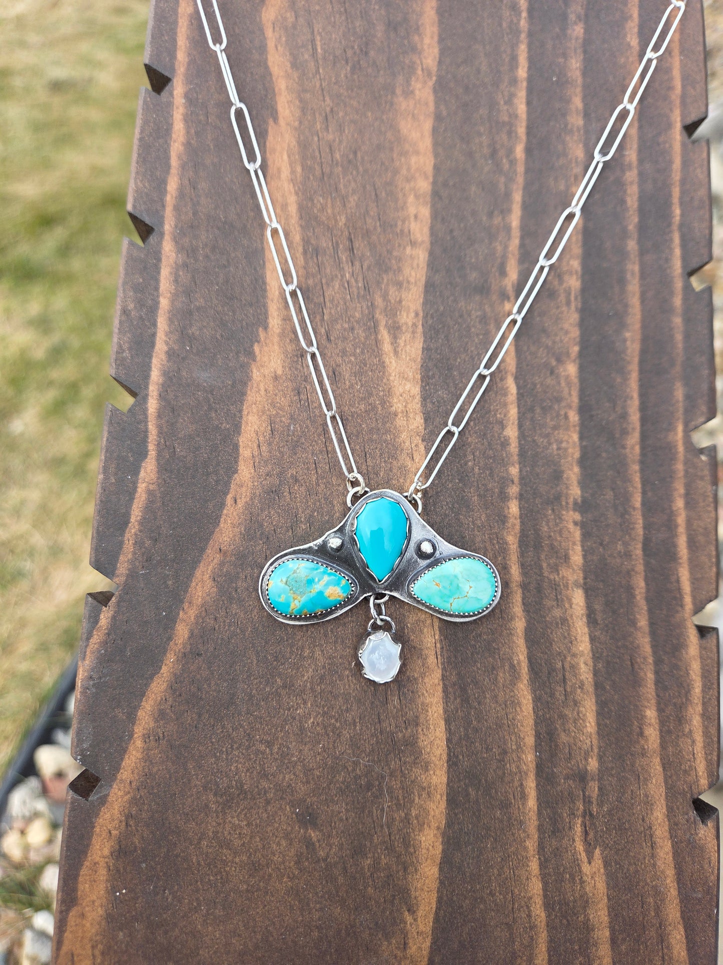Chilean Turquoise & Mother of Pearl 17 inches-can be adjusted shorter