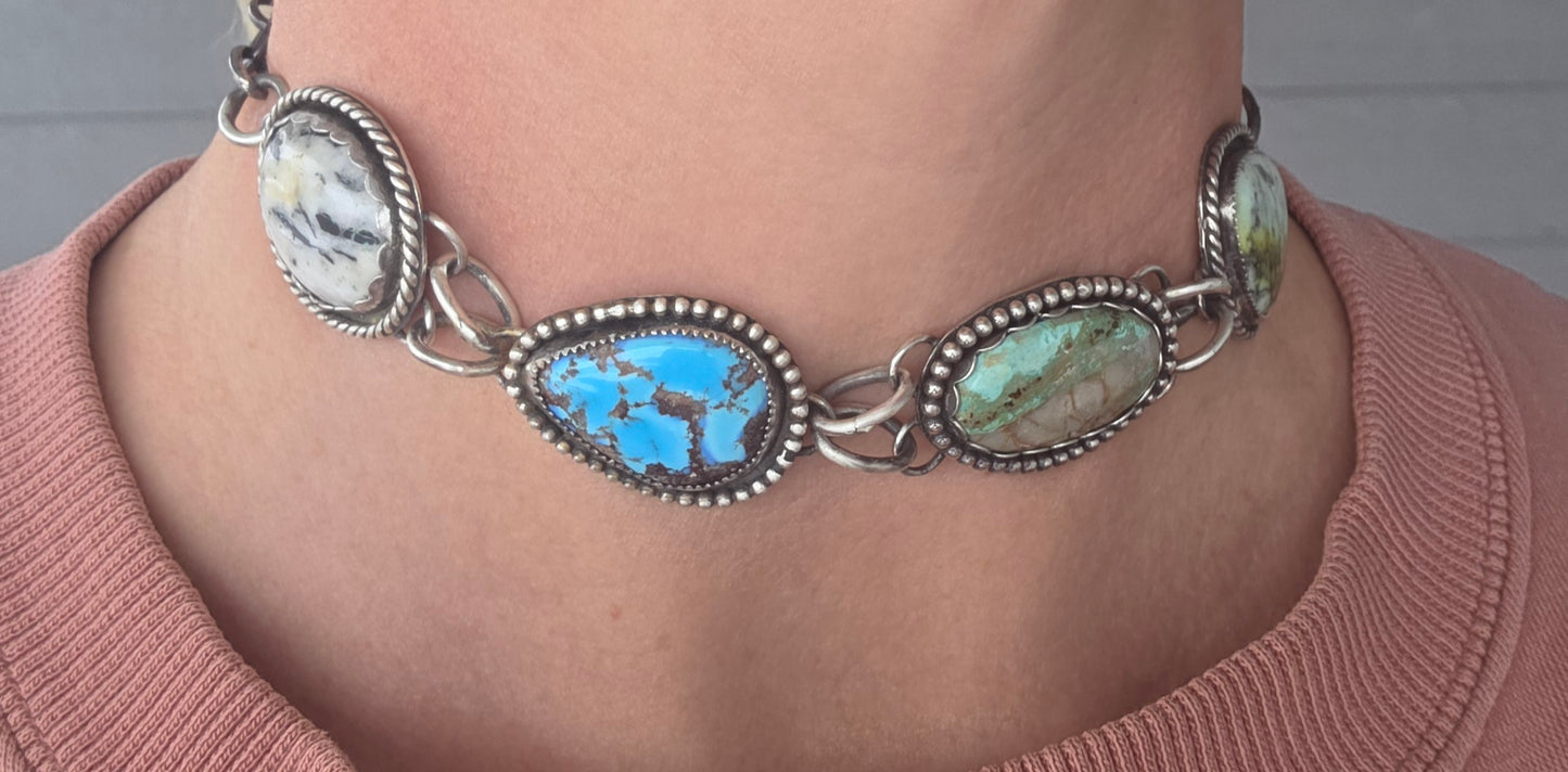 Choker• Golden Hills• Palomino • Boulder Turquoise• White Buffalo • Adjustable up to 15 inches. There is a small Crack in the bolder stone.