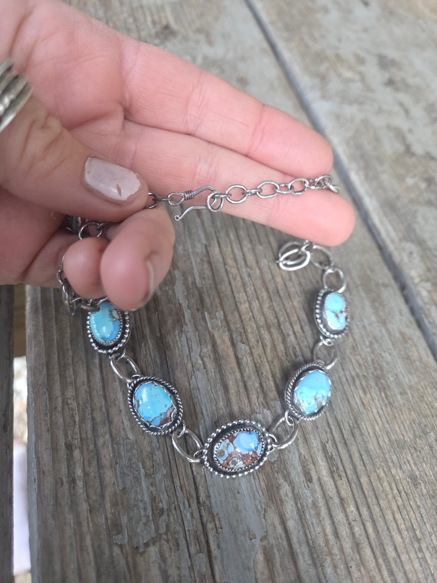 Golden Hills • Adjustable up to 15.5 inches