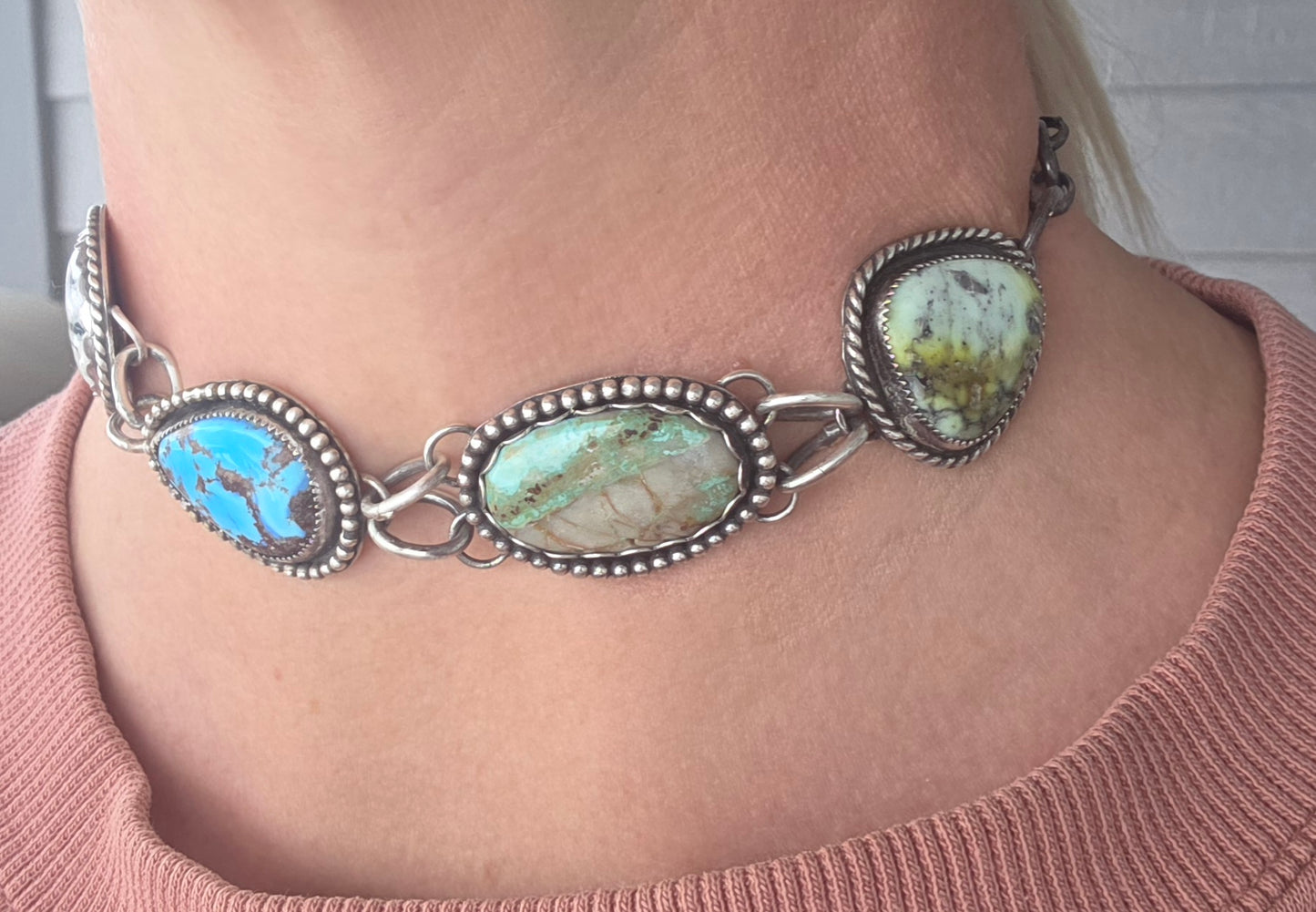 Choker• Golden Hills• Palomino • Boulder Turquoise• White Buffalo • Adjustable up to 15 inches. There is a small Crack in the bolder stone.