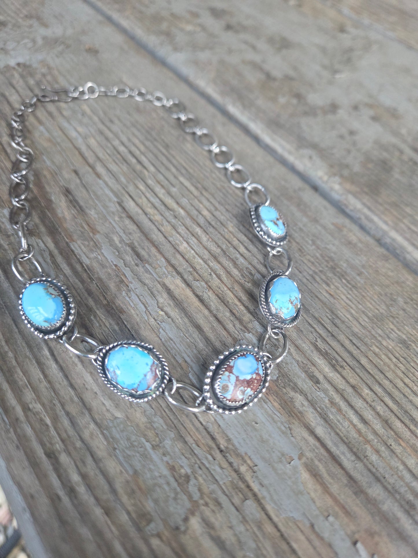 Golden Hills • Adjustable up to 15.5 inches