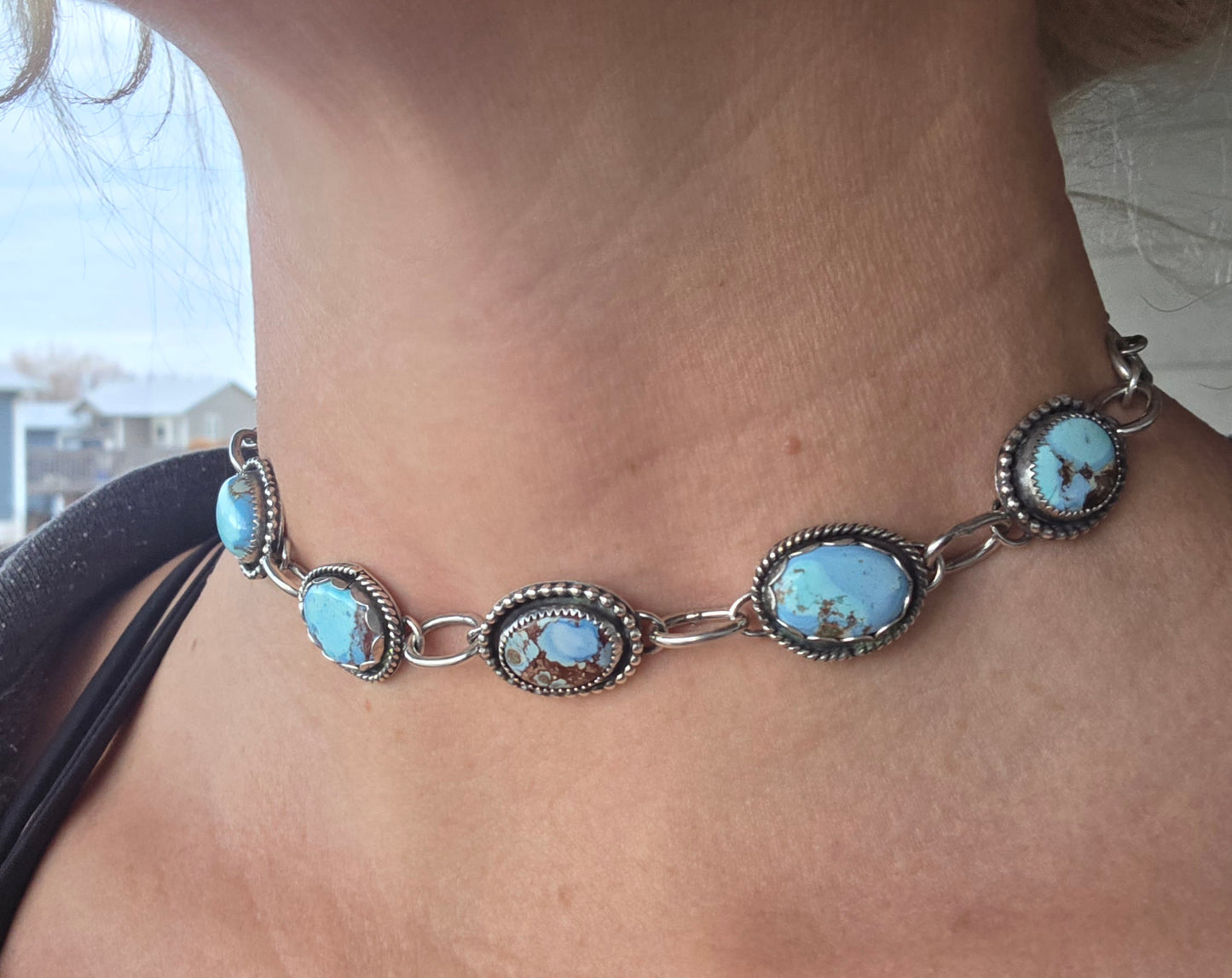 Golden Hills • Adjustable up to 15.5 inches