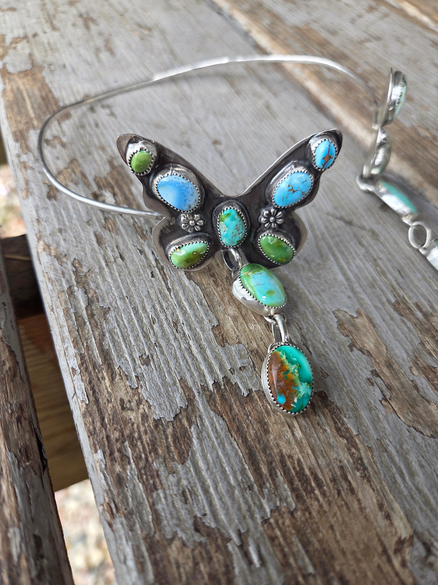 ButterFly Wire Neck Cuff