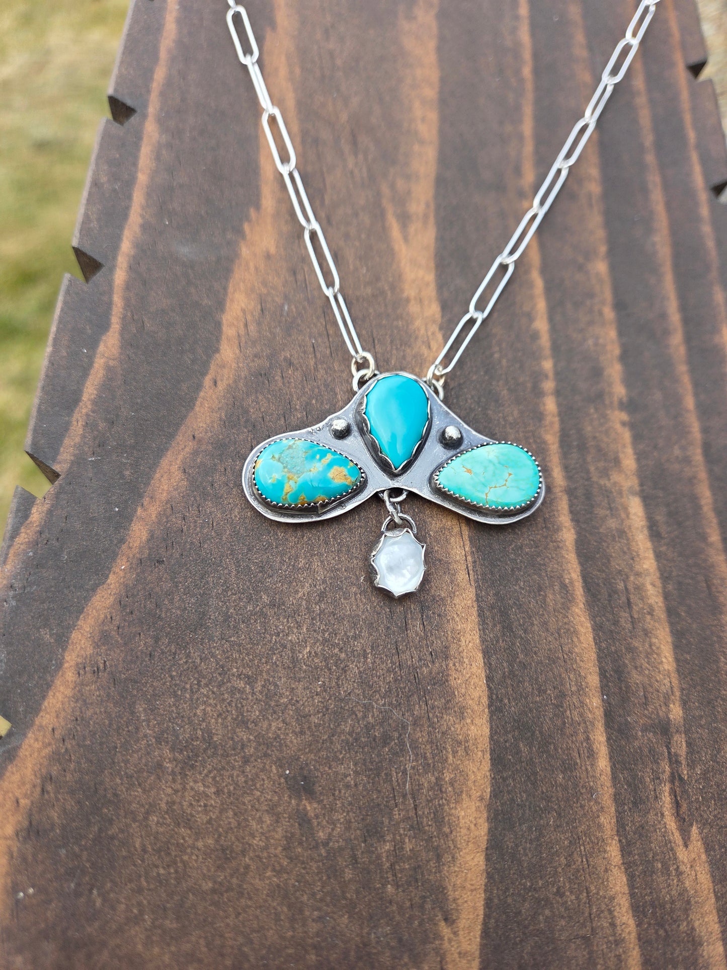 Chilean Turquoise & Mother of Pearl 17 inches-can be adjusted shorter