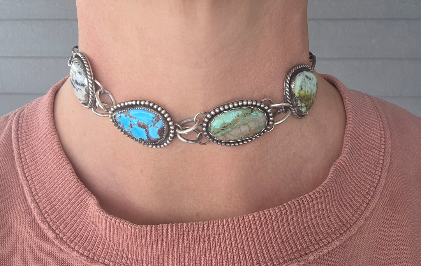 Choker• Golden Hills• Palomino • Boulder Turquoise• White Buffalo • Adjustable up to 15 inches. There is a small Crack in the bolder stone.