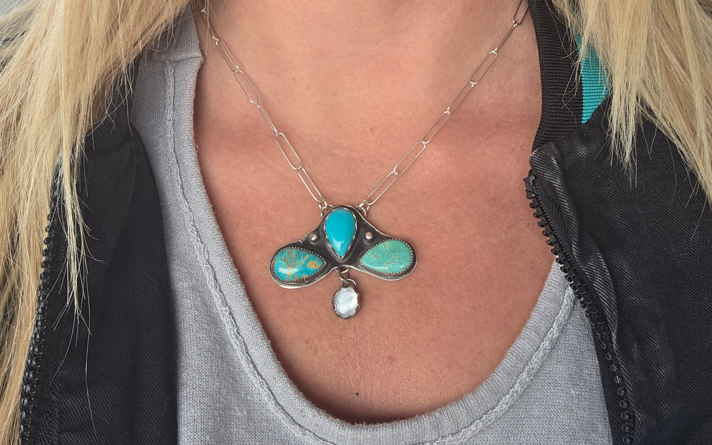 Chilean Turquoise & Mother of Pearl 17 inches-can be adjusted shorter