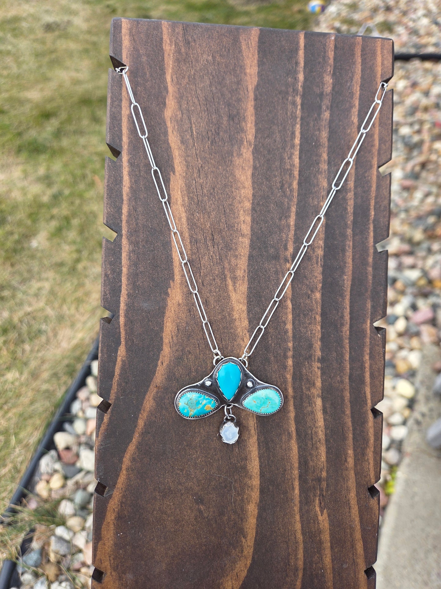 Chilean Turquoise & Mother of Pearl 17 inches-can be adjusted shorter